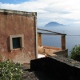 Alicudi: casa con vista su Filicudi